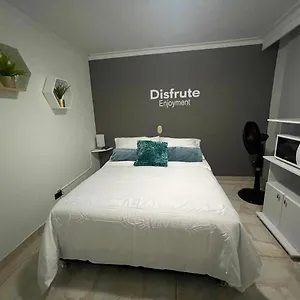 Nuevo Y Comodo Alojamiento Laureles, Habitación Privada , Medellín Colombia